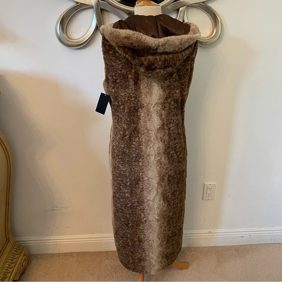 Boston Proper Fabulous Furs Donna Salyers Hooded Faux Fur Vest | Small - Picture 13 of 16